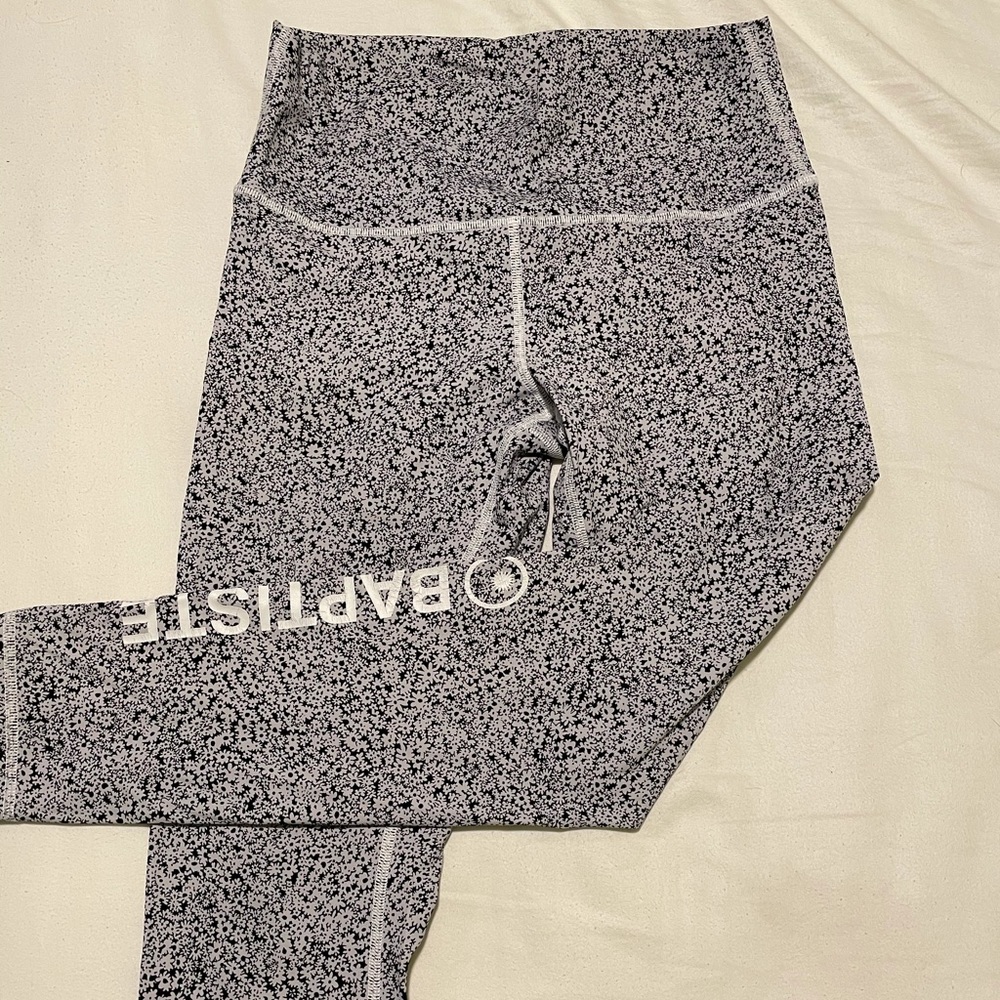 Lululemon wunderunder - Baptiste yoga branded